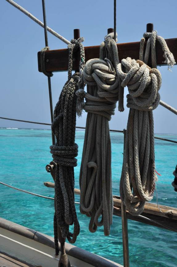 Detalhe do nosso veleiro na grande barreira de corais, em Belize